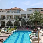 Ξενοδοχείο με διαμερίσματα Dimitrios Village 4*