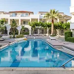 Ξενοδοχείο με διαμερίσματα Dimitrios Village 4*